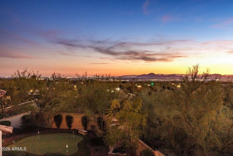 069_City Light Views Putting Grn