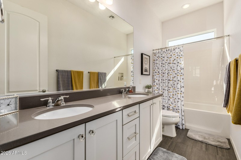 Dual Sinks Guest Bath