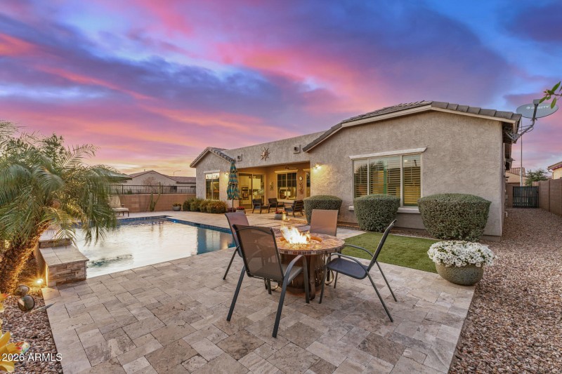 Separate Sitting Area