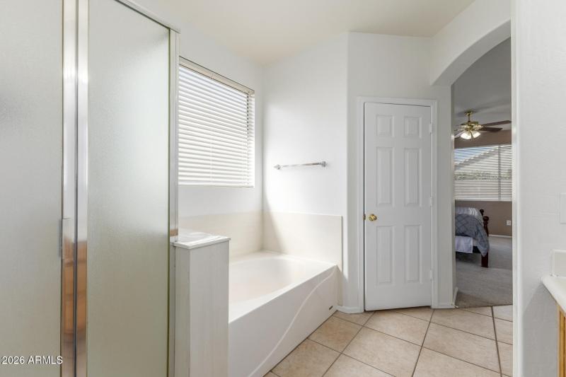 9628-lindner-master-suite