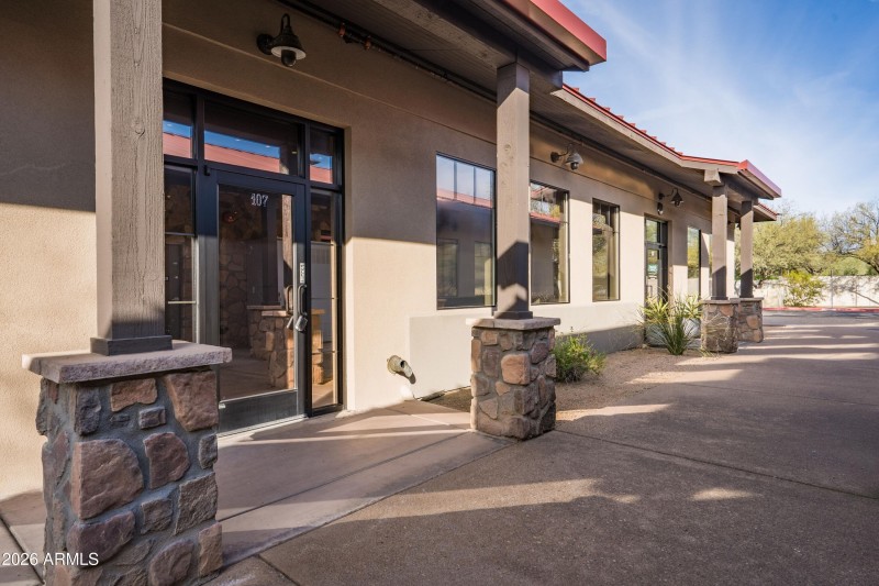 002_Entry to Parking Lot