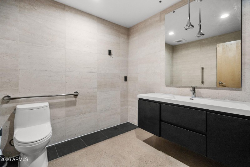 016_Private Bathroom