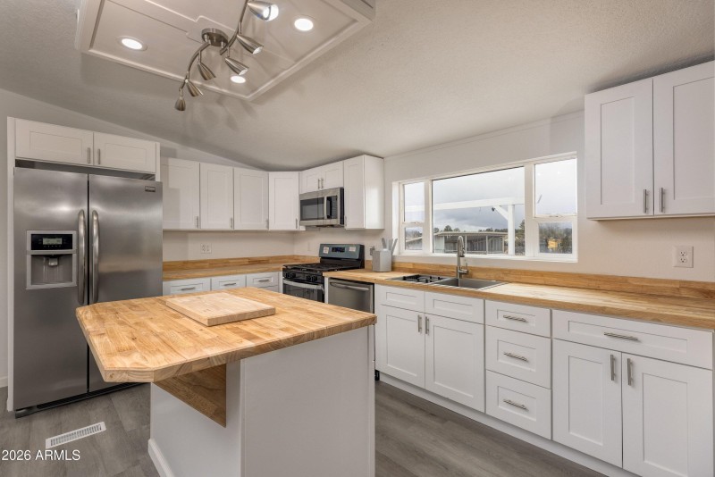 011_photo11_2312_parkinson_rd._ls_tammy_