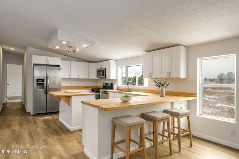 035_photo102_2312_parkinson_rd._ls_tammy