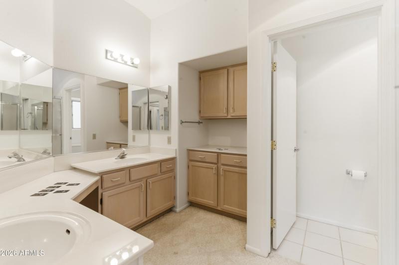 21_main bathroom