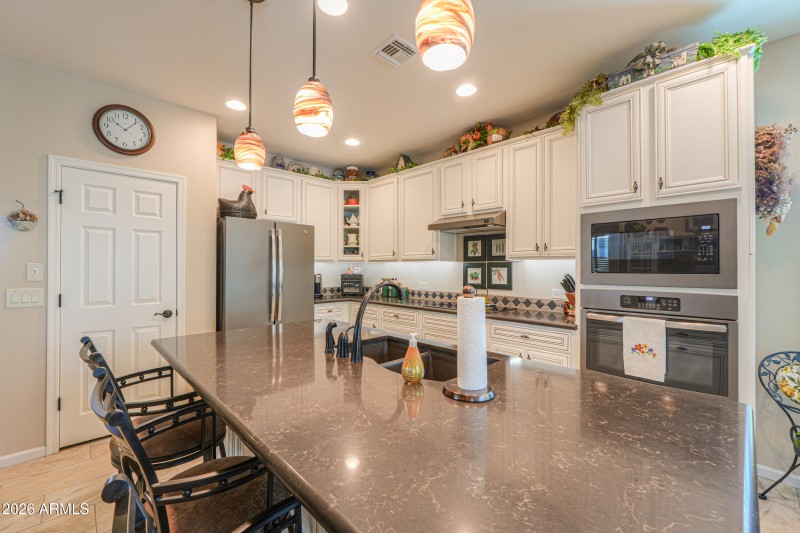 Pendant & under cabinet lights