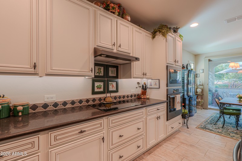 Drawers under cooktop