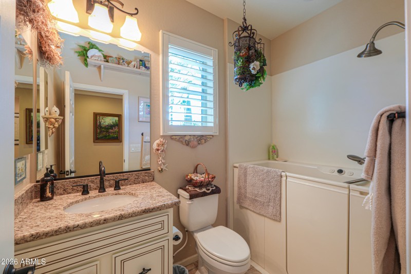 Guest bath w/Kohler walk-in tub