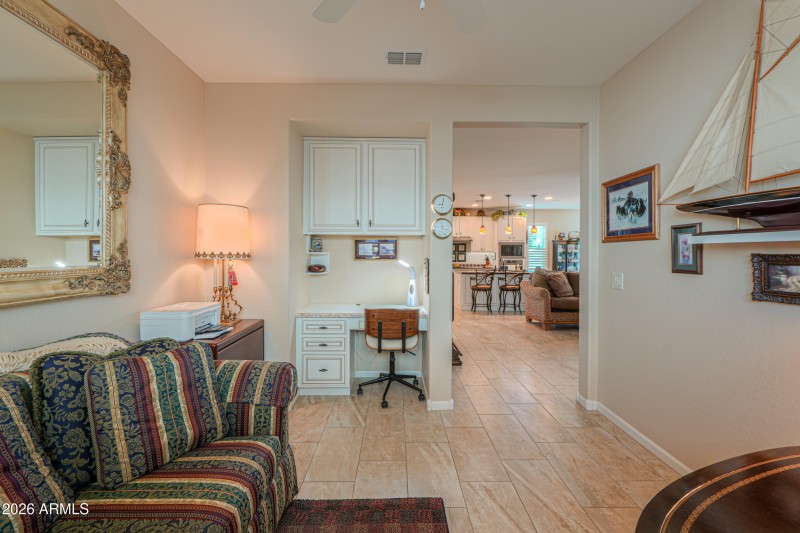 Den w/built-in desk area