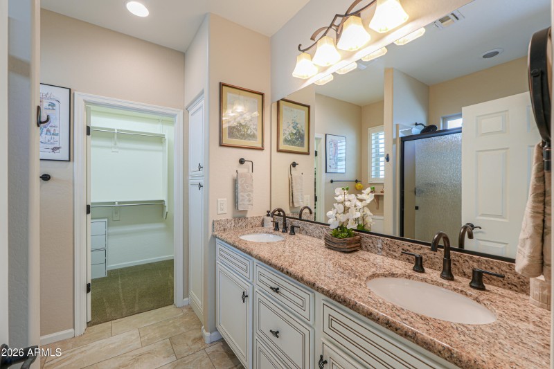 Primary bath w/Quartz counters