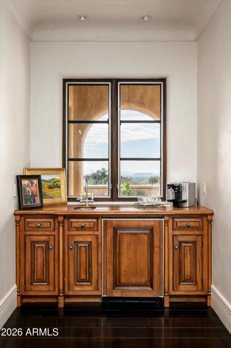 Guest suites wet bar & desert views