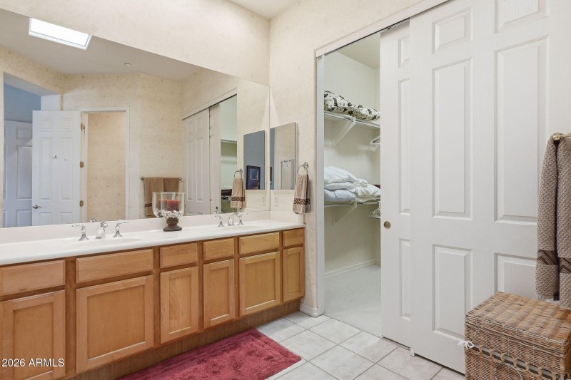 Primary En-Suite Bathroom Closet