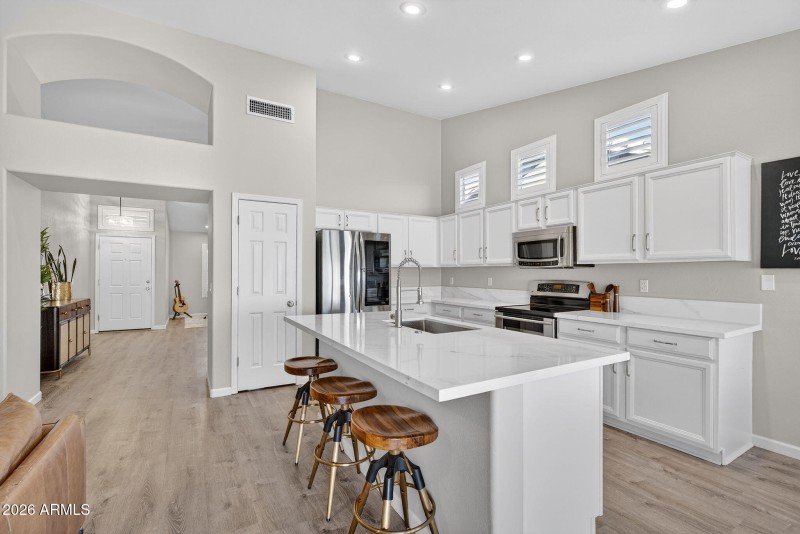 9-web-or-mls-40S Rowen