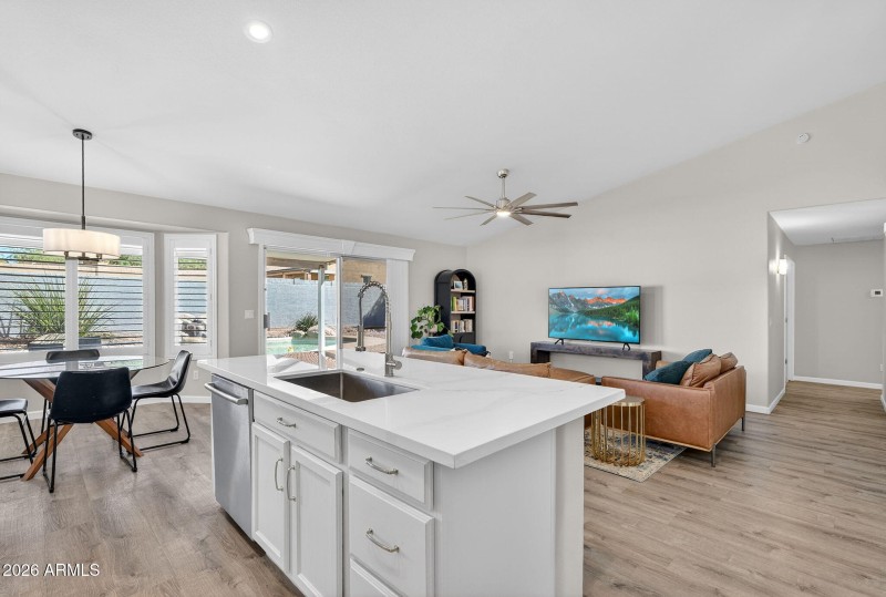 11-web-or-mls-42S Rowen