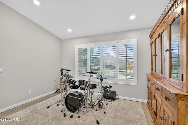 16-web-or-mls-46S Rowen