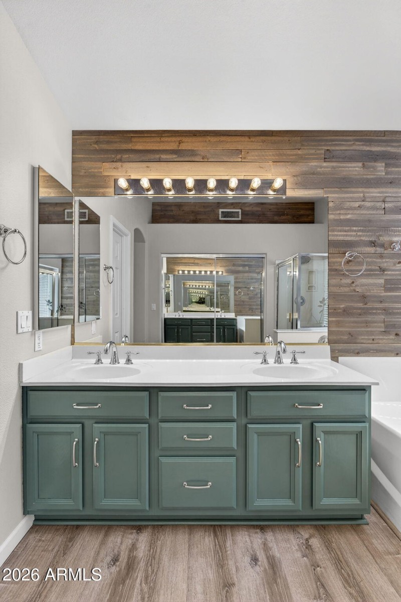 21-web-or-mls-33S Rowen