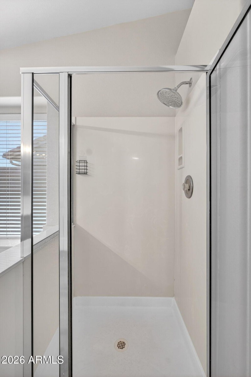 22-web-or-mls-34S Rowen