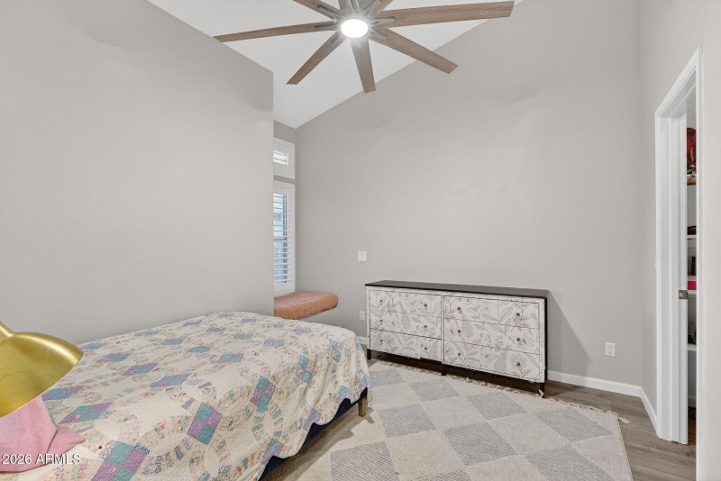 26-web-or-mls-24S Rowen