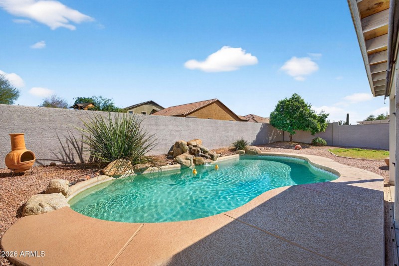 35-web-or-mls-53S Rowen