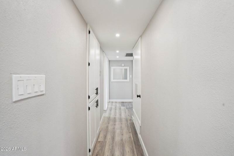 21-web-or-mls-N 15th Ave-S0303-021