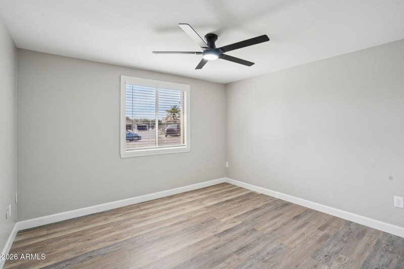 22-web-or-mls-N 15th Ave-S0303-022