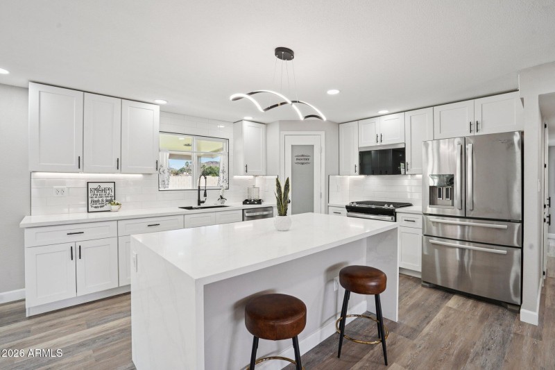 11-web-or-mls-N 15th Ave-S0303-011