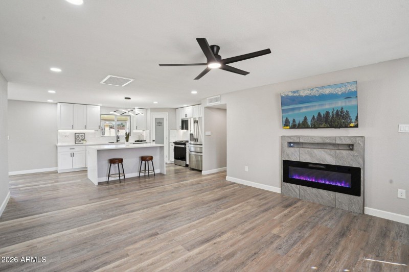 6-web-or-mls-N 15th Ave-S0303-006