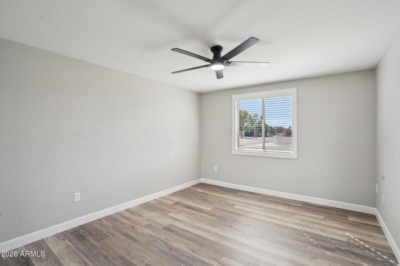 28-web-or-mls-N 15th Ave-S0303-028