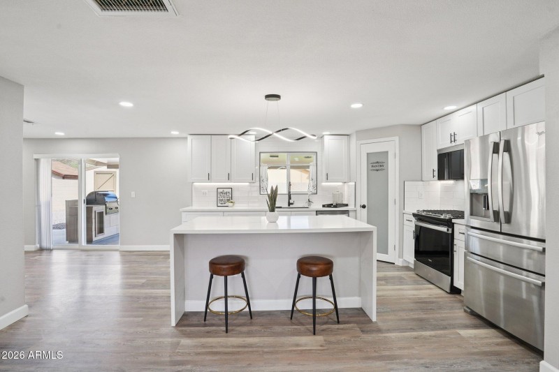 13-web-or-mls-N 15th Ave-S0303-013