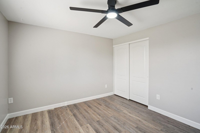 23-web-or-mls-N 15th Ave-S0303-023