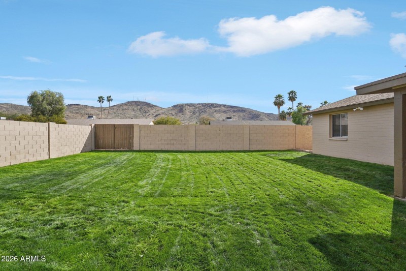 36-web-or-mls-N 15th Ave-S0303-036