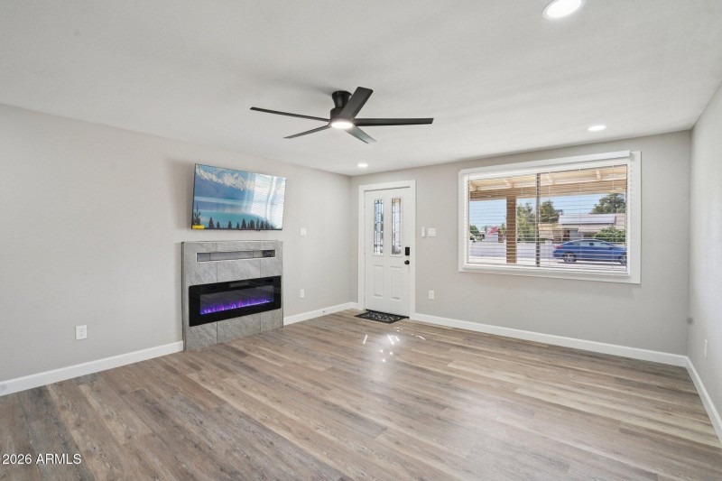 8-web-or-mls-N 15th Ave-S0303-008