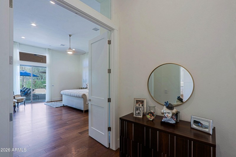 Master Bedroom 1 - Entrance