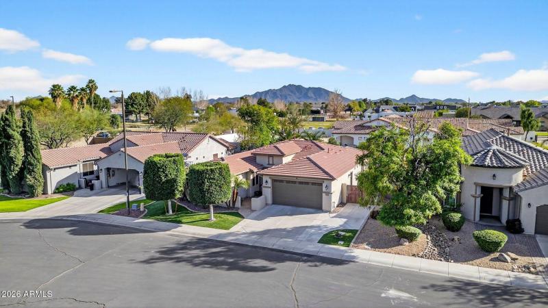 Garage Fits a Pick Up Truck!
