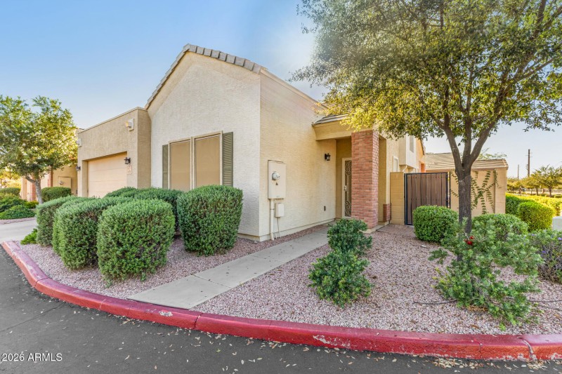 2 Car Garag w/ Storage