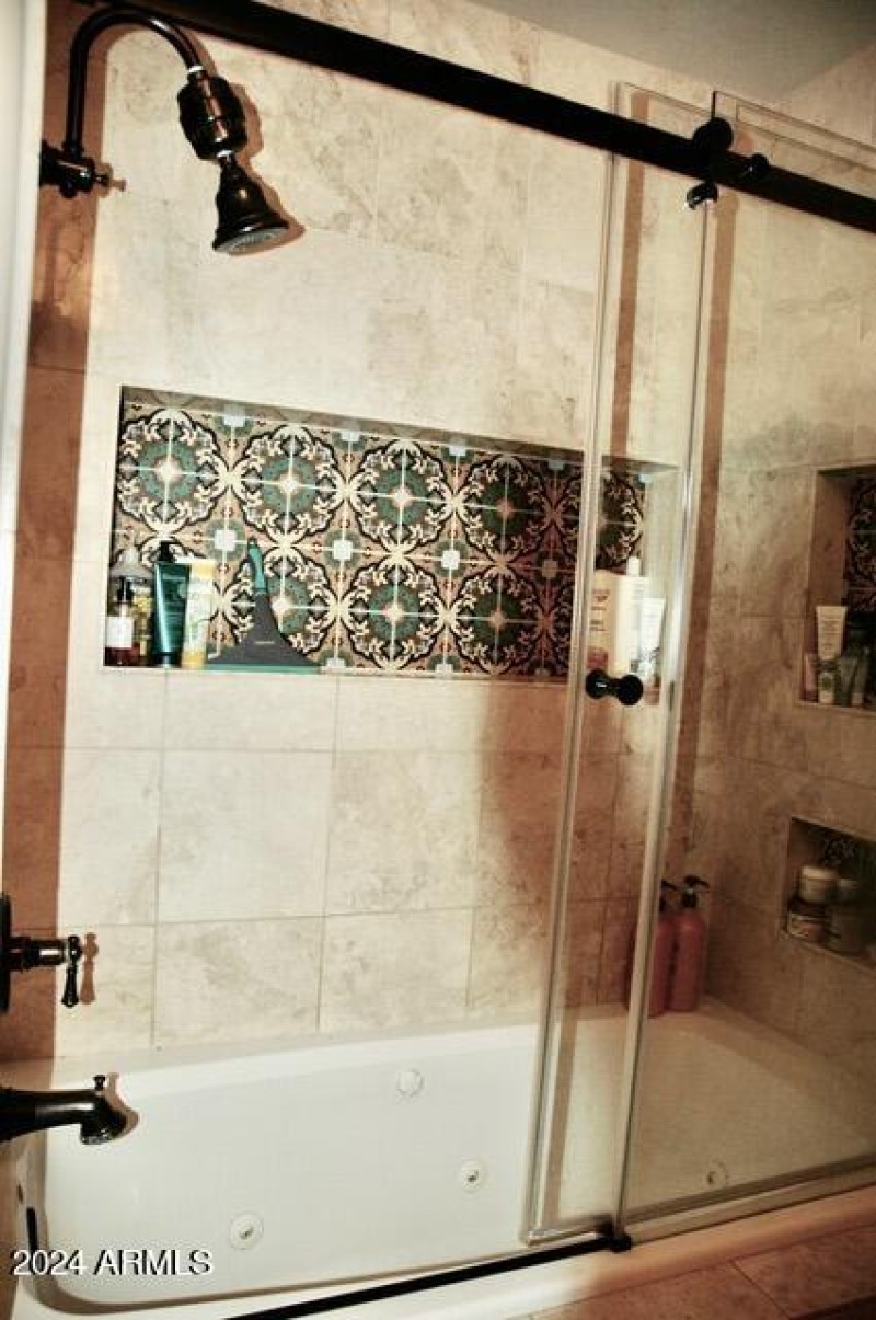 D9B851F2-F4AF-41B5-B375-CB31FC09E273_1_2