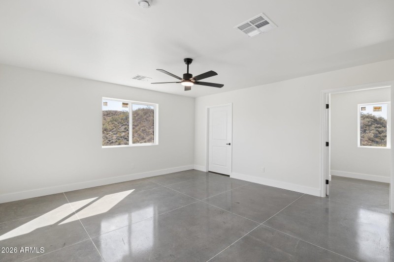 46-web-or-mls-46210-n-36th-ave