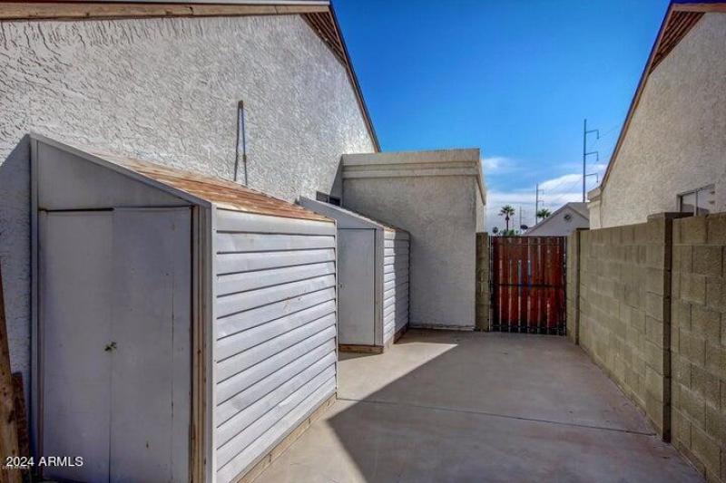 Side yard & Shed Wickieup