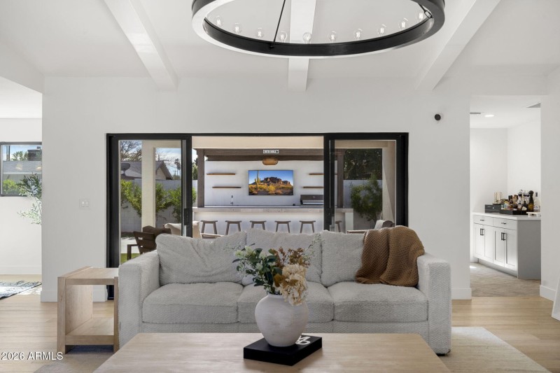 Outdoor:Indoor Living