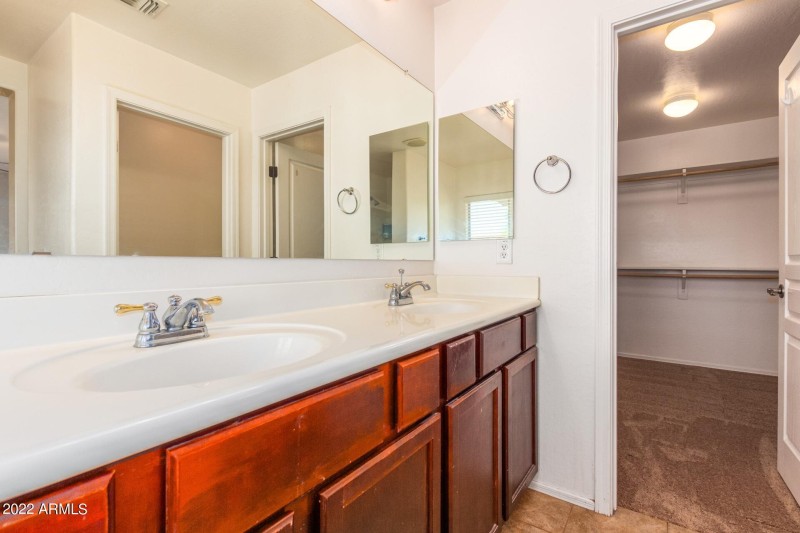 Master Bathroom & Walk-In Closet