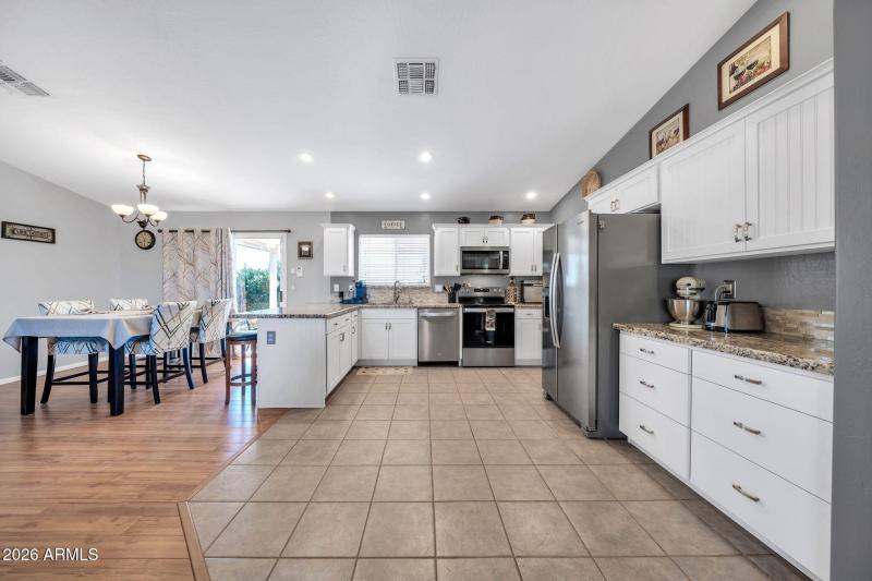 29921 W Roosevelt St-13