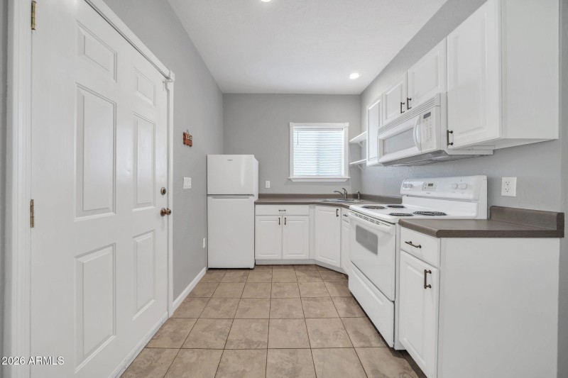 29921 W Roosevelt St-31