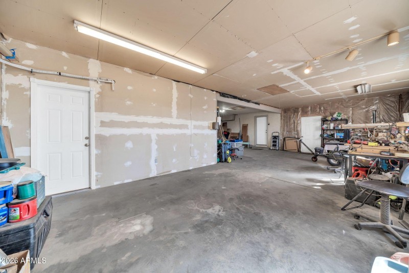 29921 W Roosevelt St-51