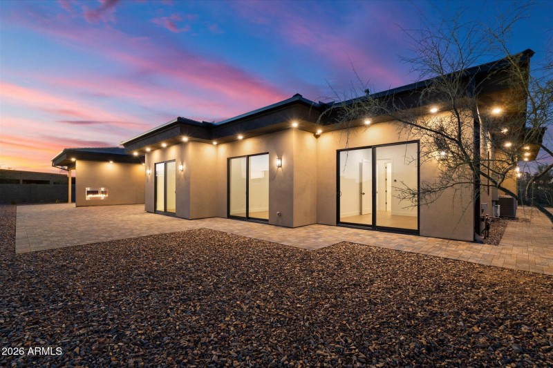 Stunning Backyard w Views