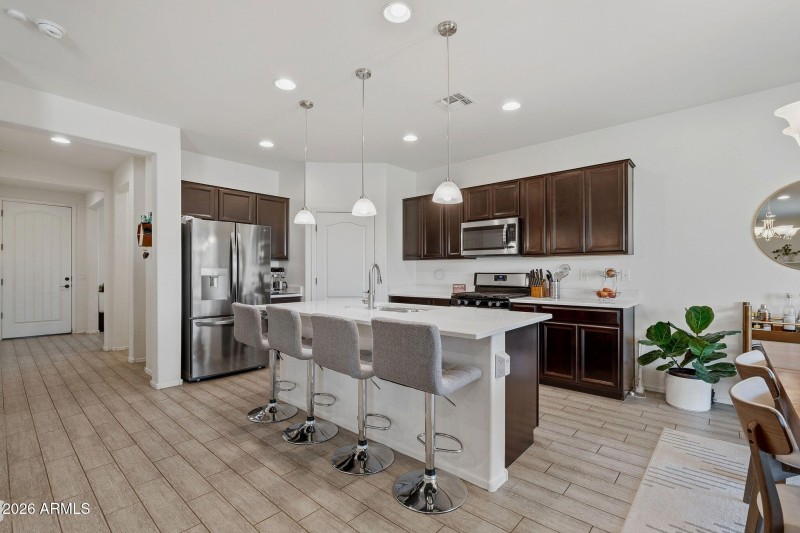Quartz Gas Walk-in Pantry