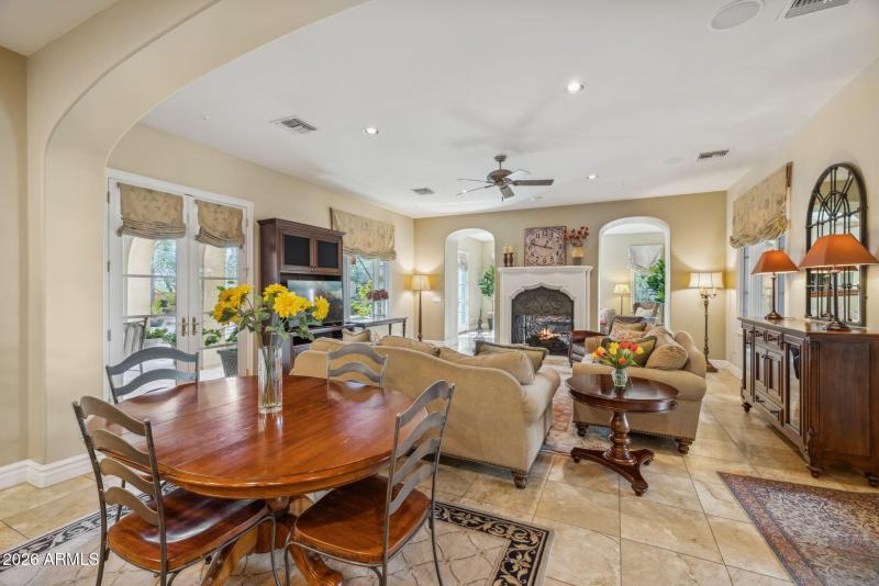 17-web-or-mls-10310-e-sierra-pinta-dr