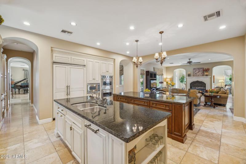 26-web-or-mls-10310-e-sierra-pinta-dr