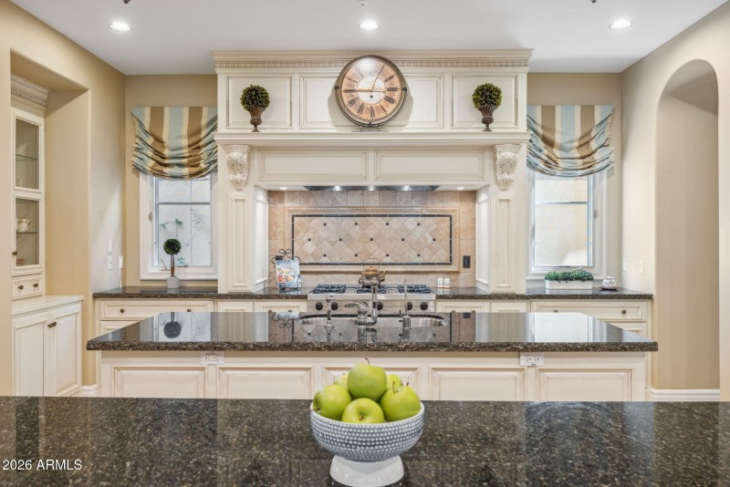 30-web-or-mls-10310-e-sierra-pinta-dr