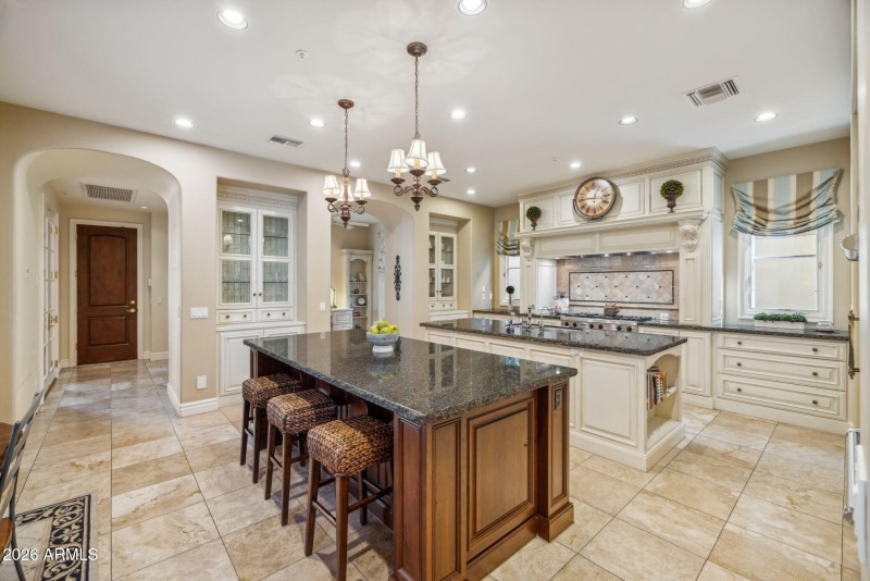 31-web-or-mls-10310-e-sierra-pinta-dr