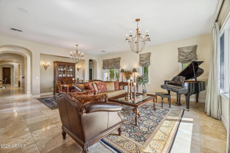 36-web-or-mls-10310-e-sierra-pinta-dr